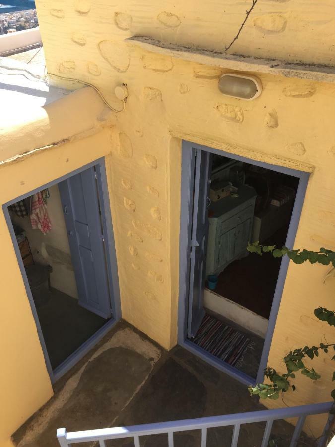 Traditional Medieval Stone House In "Ano Syros" 외부 사진