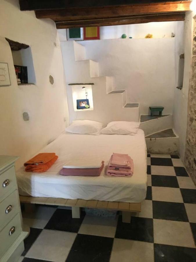 Traditional Medieval Stone House In "Ano Syros" 외부 사진
